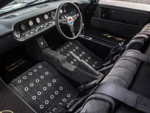 GT40 Starter Kit for Shipment to Canada - Interior with Seats & Console